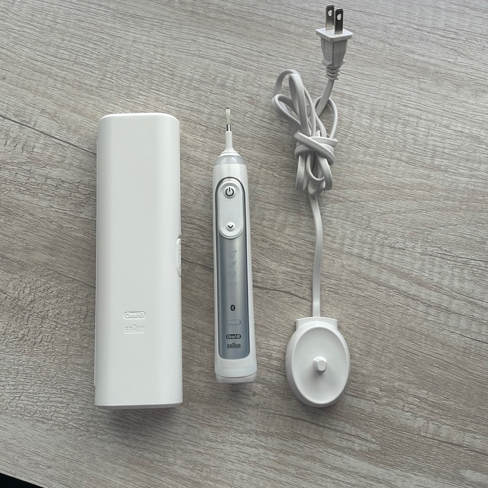 Oral B Braun electric toothbrush